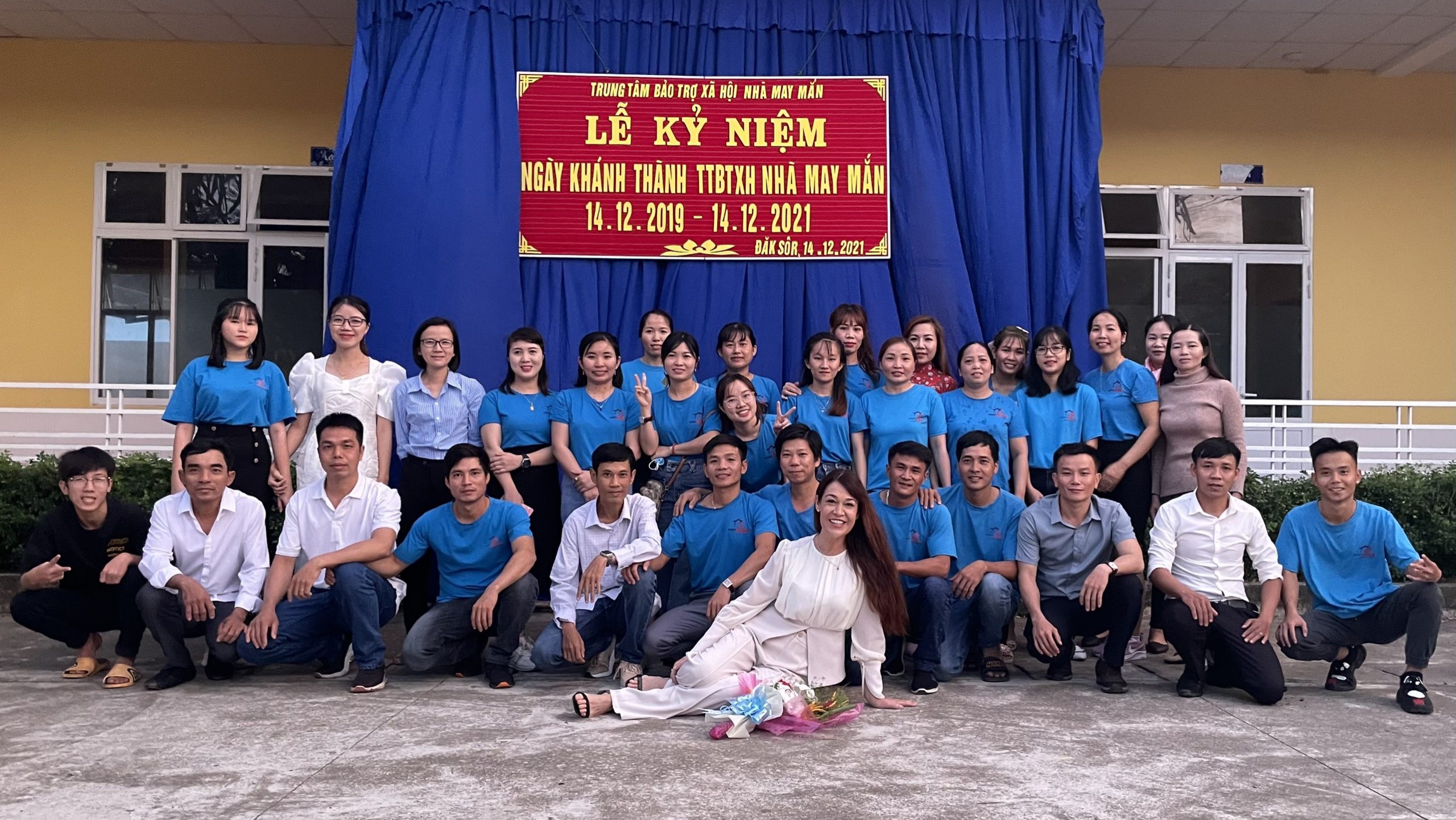 Trung Tâm Nhà May Mắn: Trung Tâm Nhà May Mắn là nơi kết nối tình nguyện viên với các gia đình nghèo, giúp đỡ họ bằng cách dạy nghề, tài trợ các khoản chi phí cần thiết để cải thiện đời sống. Ảnh liên quan đến Trung Tâm Nhà May Mắn sẽ cho thấy sự nỗ lực và hy vọng của những tấm lòng đầy yêu thương.